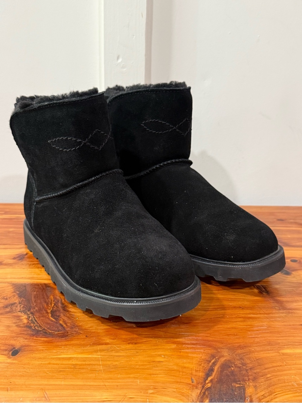 BearPaw Black Ankle Boots LIKE NEW!